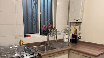 Micro-ondes, four, plaque de cuisson