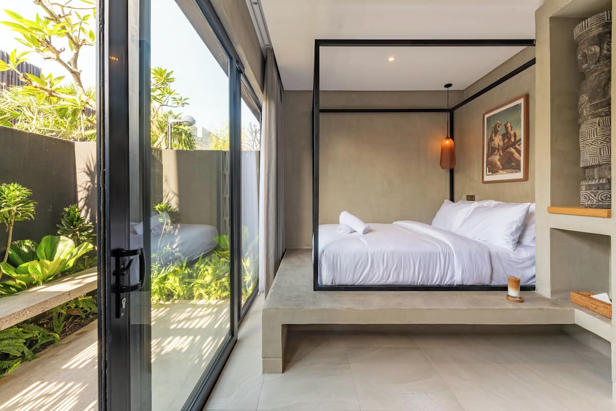 Basic Double Room, Courtyard View | Minibar, in-room safe, iron/ironing board, free WiFi