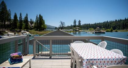 Family-Friendly Lakefront Retreat; Private Dock & Beach-Walk to Pines Village