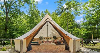 2 Glamping Yurts, sleeps 6, in Red River Gorge with Wooded Views & Bathhouse