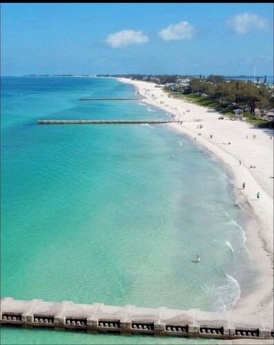 Casa del Mare • Beach-Inspired Home • 7 Miles to Anna Maria Island • 3 to IMG