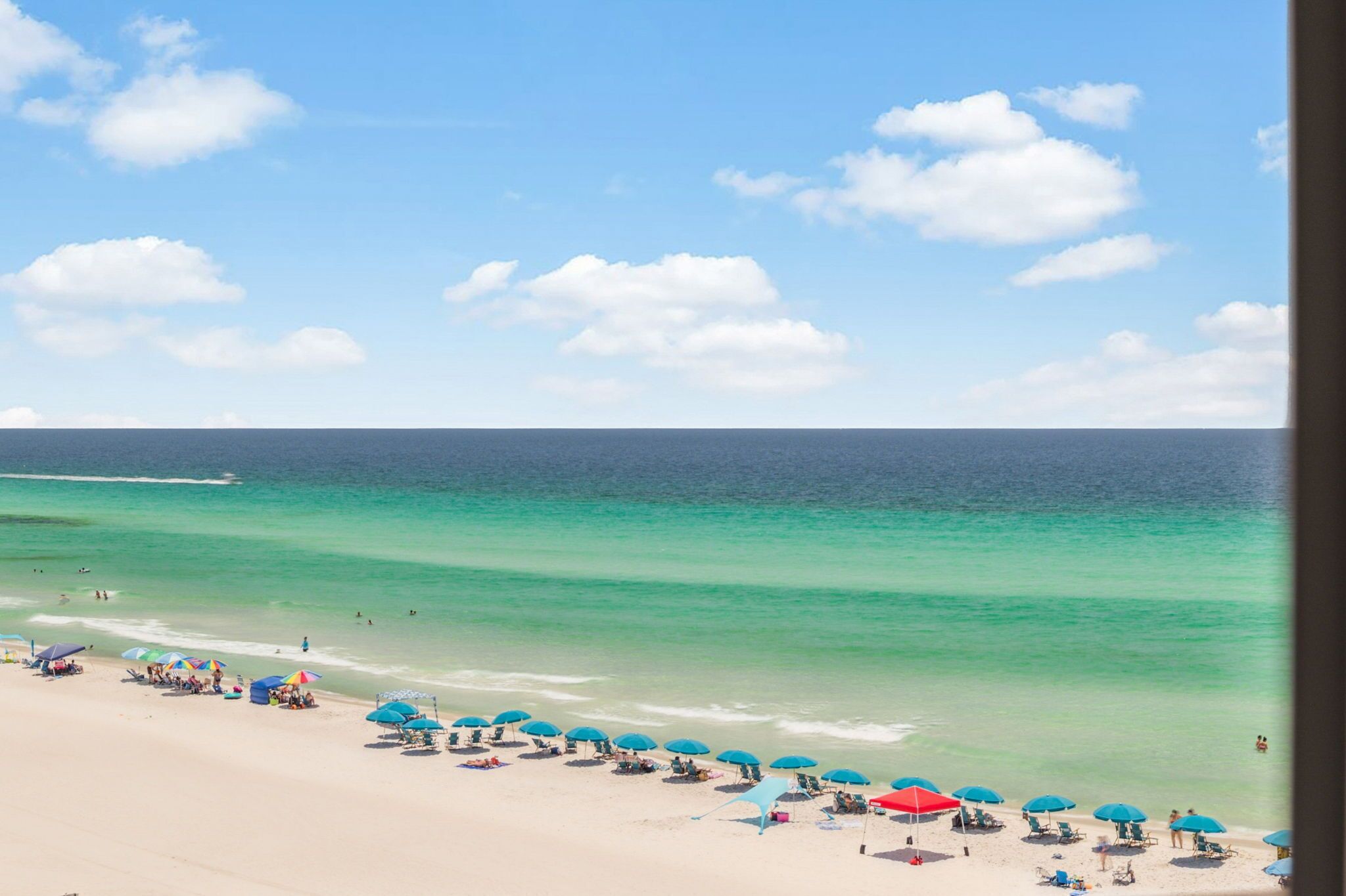 Aan het strand, ligstoelen aan het strand, strandlakens