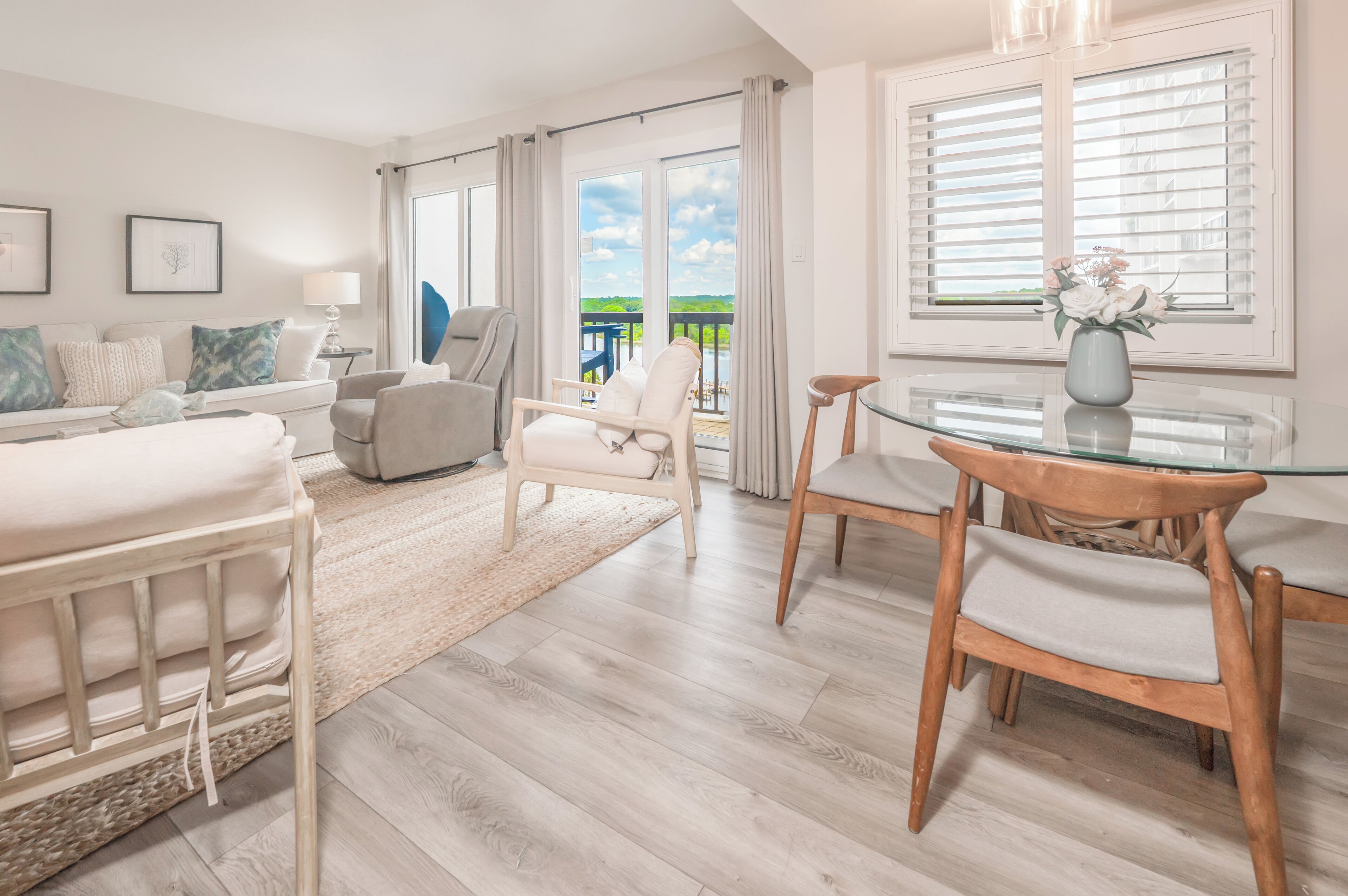 Flexible open floorplan allows everyone to hang out together.