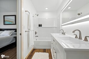 تجهيزات دش، مجففات شعر، مناشف، صابون