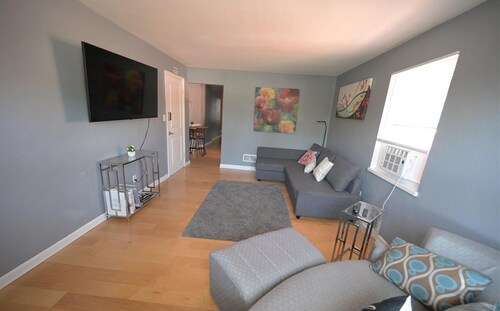 Cozy 2-Bedroom, 1-Bath Apartment – Perfect for Families & Travelers