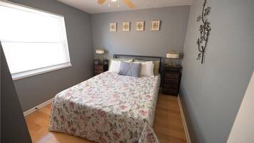 2 chambres, fer et planche à repasser, Wi-Fi, draps fournis