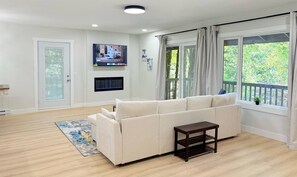 Televisie en een open haard