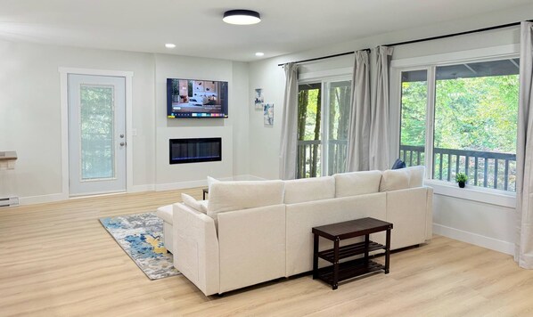 TV, fireplace