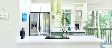 Micro-ondes, four, plaque de cuisson, lave-vaisselle