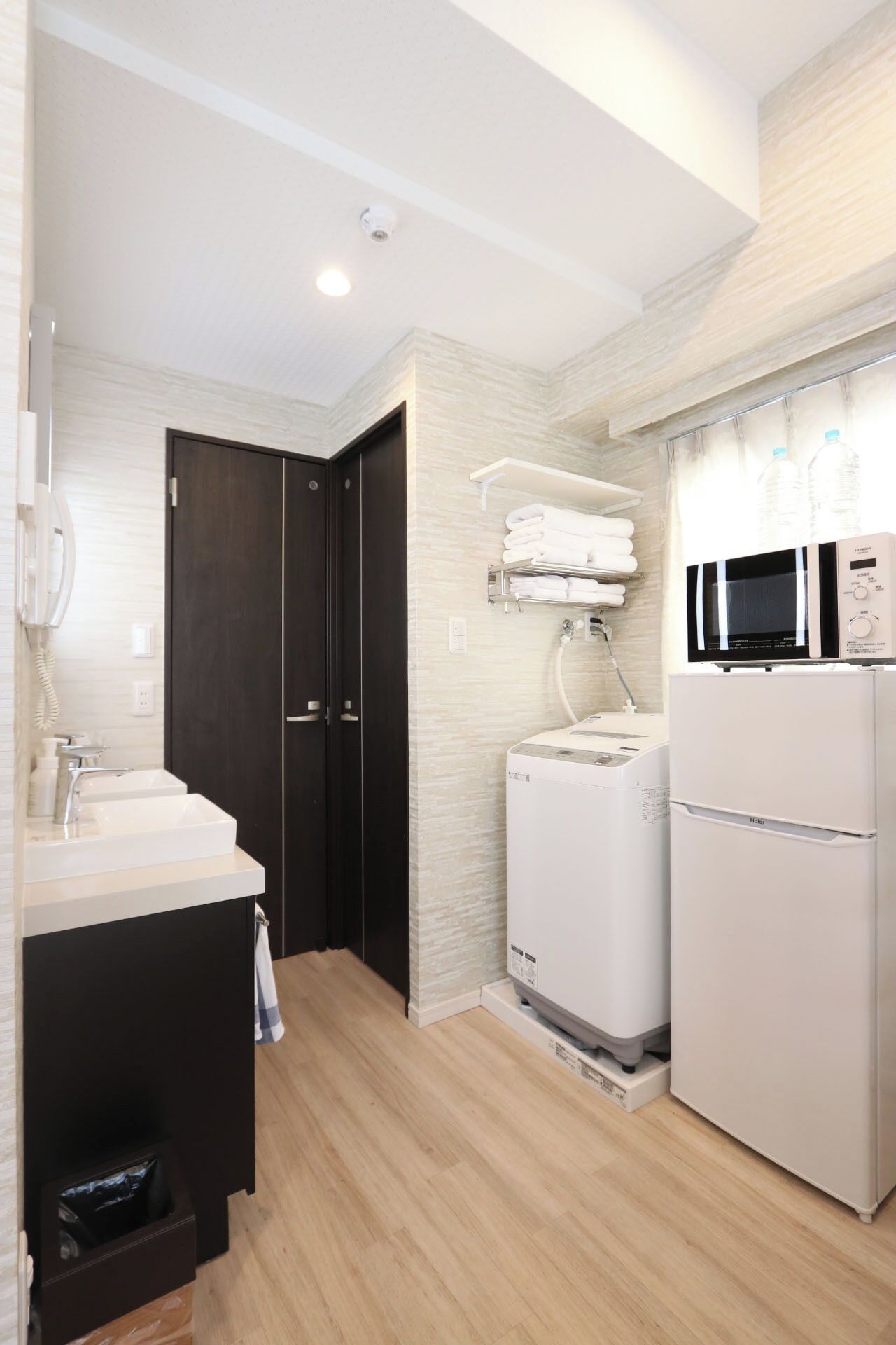 Quarto família | Cozinha privada | Geladeira, micro-ondas, talheres/pratos/utensílios de cozinha