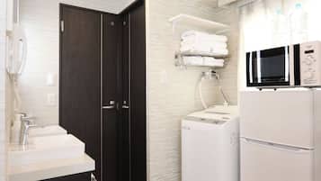 Family Room | Dapur peribadi | Peti sejuk, ketuhar gelombang mikro