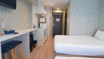 Desk, soundproofing, iron/ironing board, free WiFi