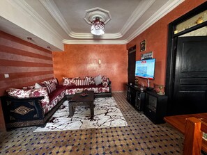 Smart TV, books, stereo