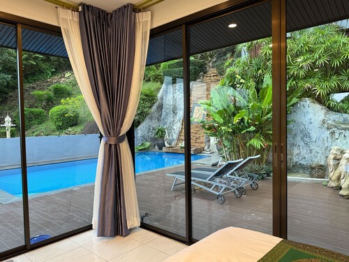 Grand Seaview Pool Villa