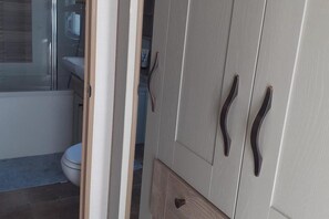 Douche, serviettes fournies