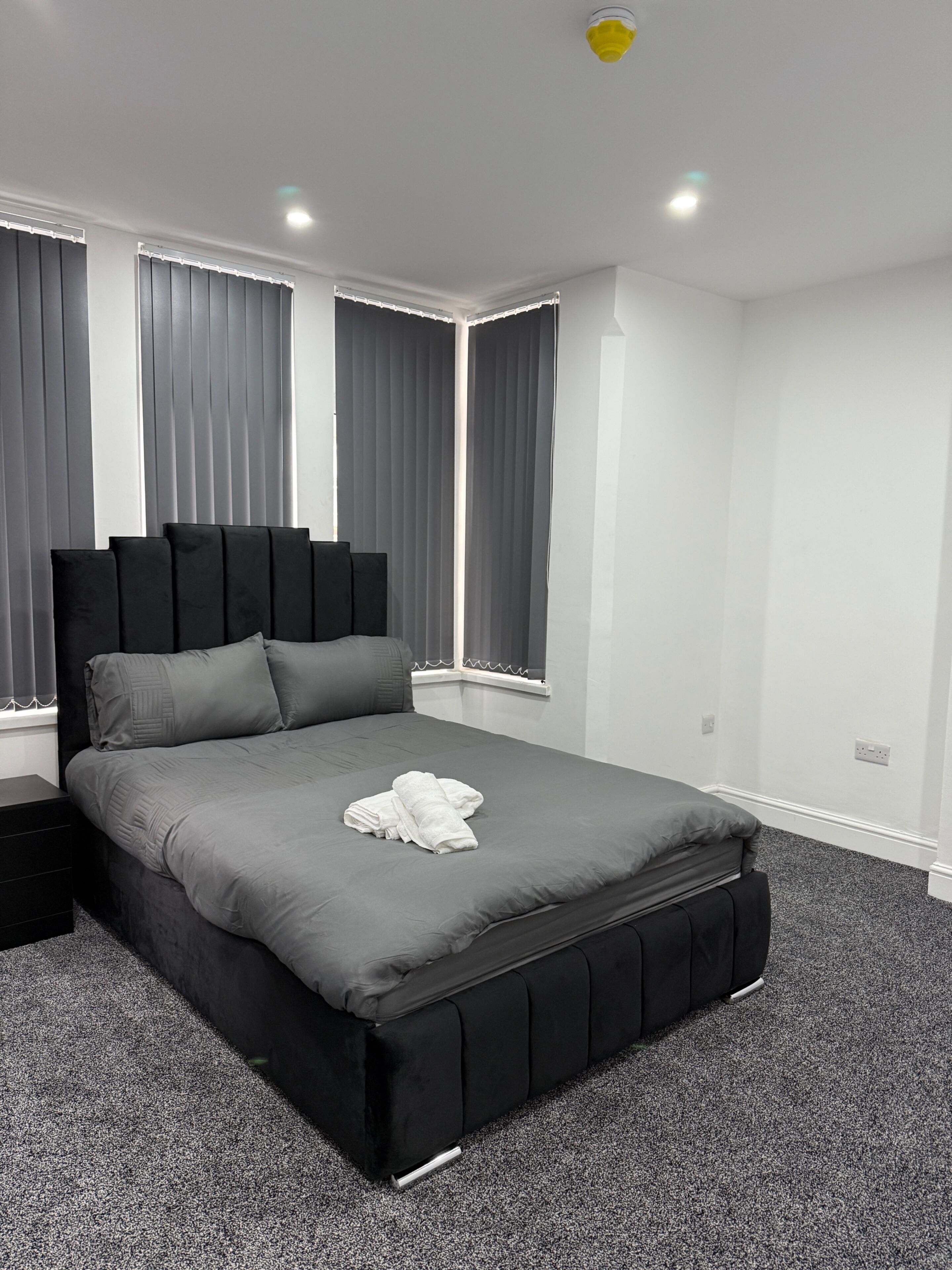 2 chambres, fer et planche à repasser, Wi-Fi, draps fournis