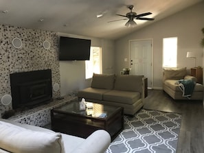 TV, fireplace