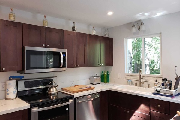 Micro-ondes, four, plaque de cuisson, lave-vaisselle