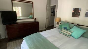 3 bedrooms, iron/ironing board, internet, bed sheets