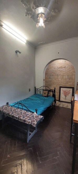 Economy Room, Courtyard View | Desk, free WiFi