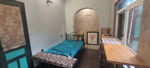 Economy Room, Courtyard View | Desk, free WiFi