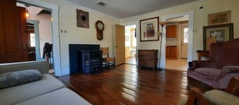 Live the Vermont Life in 1840 Classic Renovated Cape