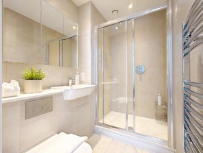 Towels - ⁠Modern 2Bed Apartment in Poplar near Canary Wharf (London)