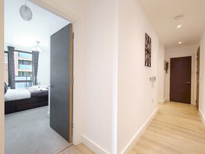 2 chambres, fer et planche à repasser, literie fournie