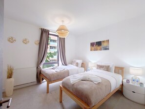 2 bedrooms, iron/ironing board, bed sheets
