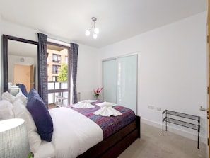 2 chambres, fer et planche Ă repasser, draps fournis