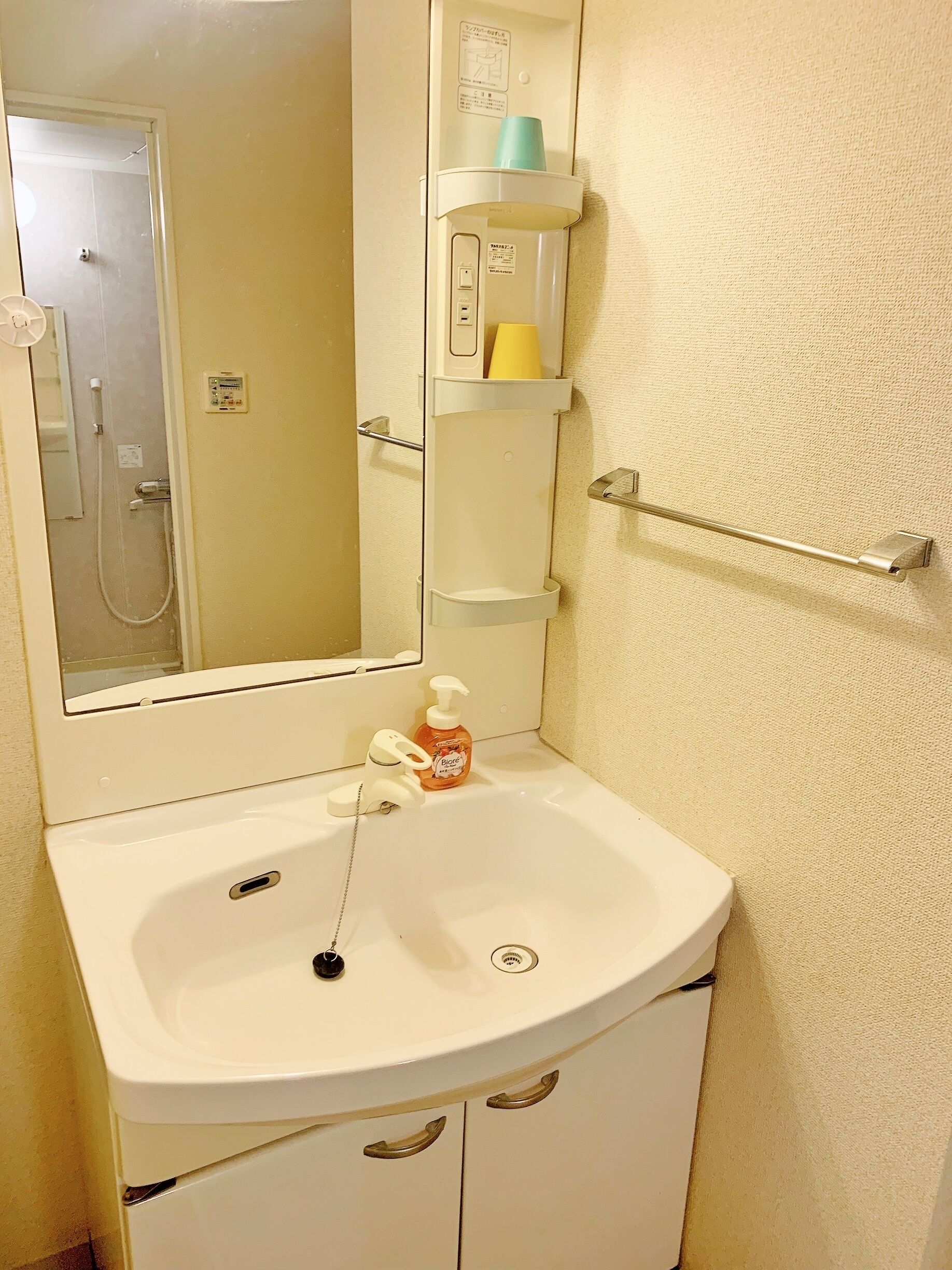 吹风机、坐浴桶、毛巾、肥皂