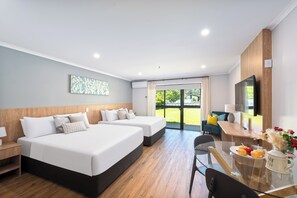 Superior Twin Room, 2 Queen Beds, Non Smoking, Air conditioning | Living area