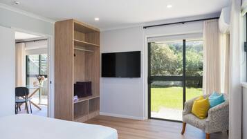 Deluxe Apartment, 1 Bedroom | Living area