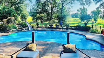 Lämmitetty uima-allas