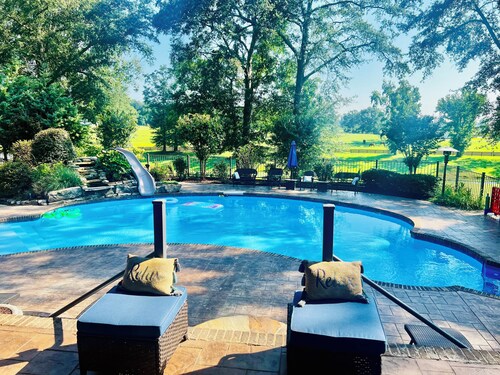 Calm Mini Farm w/ Organic soy/gluten free Eggs & private Poolside Oasis