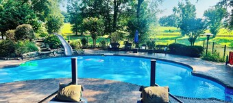 Calm Mini Farm w/ Organic soy/gluten free Eggs & private Poolside Oasis