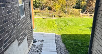 Whitby Hideout - 3BR 5BD 3WR Pool Table Sauna close to Thermea SPA