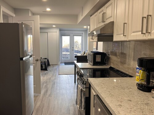 Whitby Hideout - 3BR 5BD 3WR Pool Table Sauna close to Thermea SPA