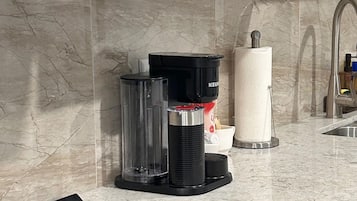 Coffee/tea maker, fridge, microwave, oven