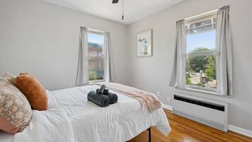2 bedrooms, iron/ironing board, free WiFi, bed sheets