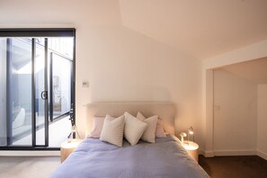 2 bedrooms, iron/ironing board, bed sheets