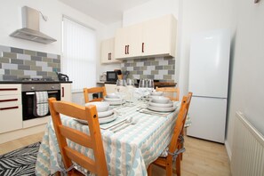 Refrigerador, microondas, horno, lavavajillas