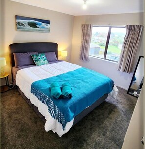 3 bedrooms, desk, iron/ironing board, WiFi