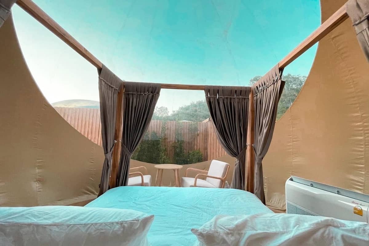 Titan Glamp | In-room safe, blackout drapes, iron/ironing board, free WiFi