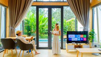 Exclusive Duplex | Premium bedding, down duvets, in-room safe, blackout curtains