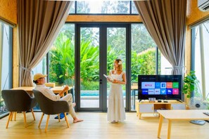 Premium bedding, down comforters, in-room safe, blackout drapes - TheX10 PrivatePoolVilla & ResortKhaoYai (Pak Chong)