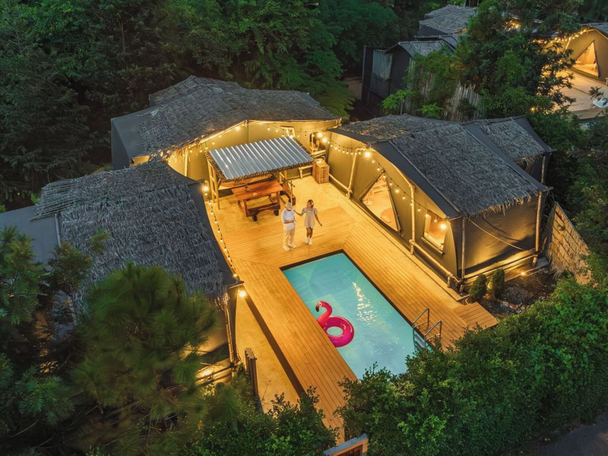 Giant Cabin Glamp | Resort view