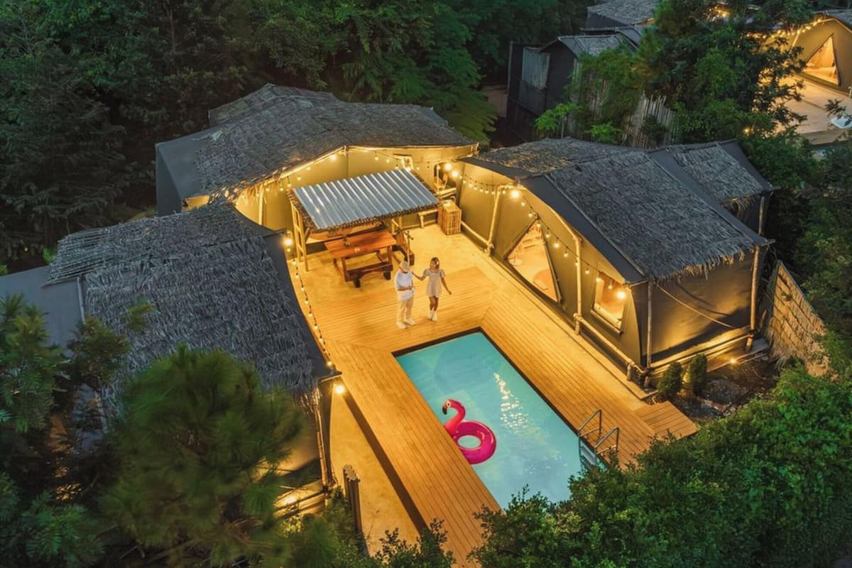 Giant Cabin Glamp | Resort view