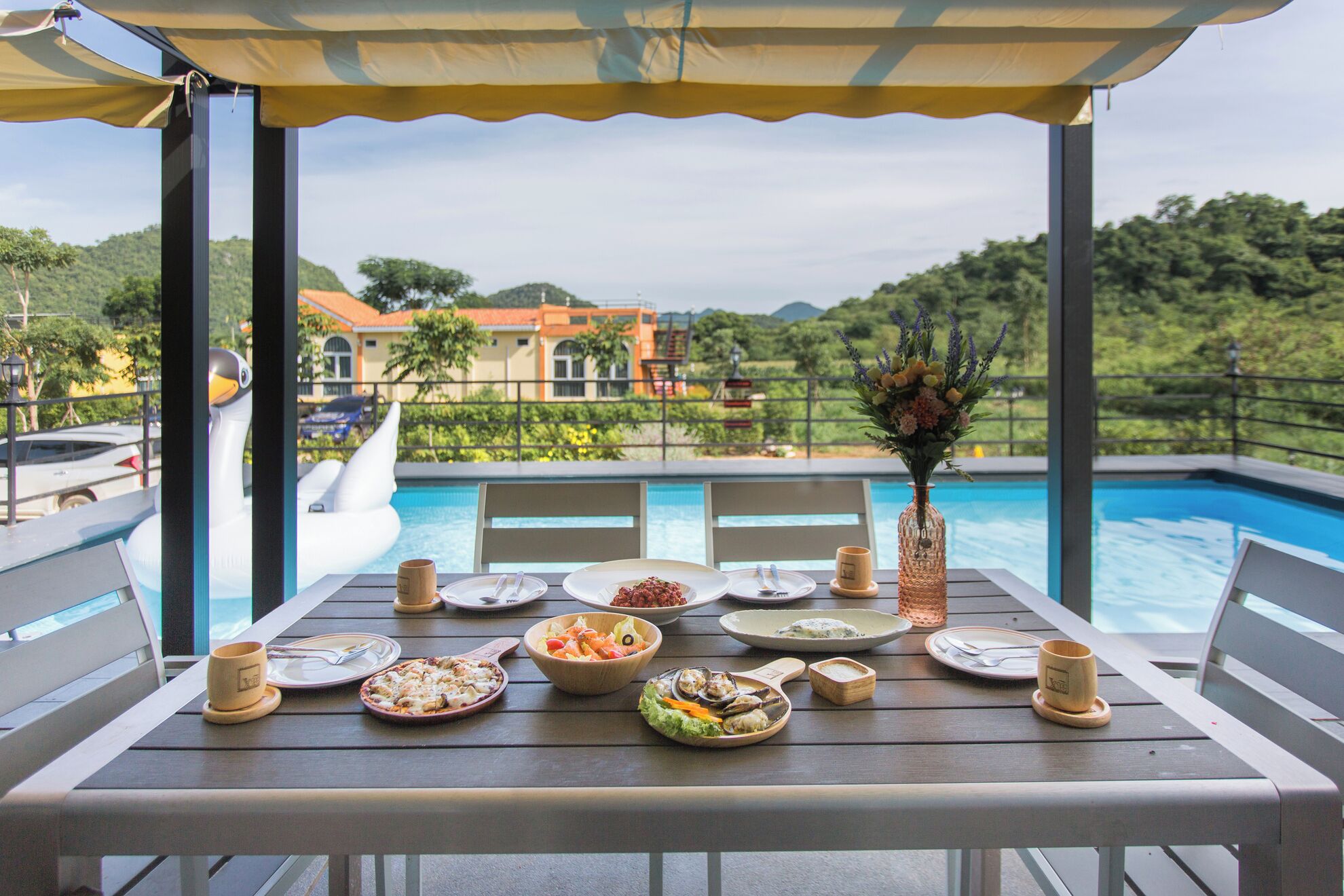 Modern Italian Pool Villa 3 | In-room dining