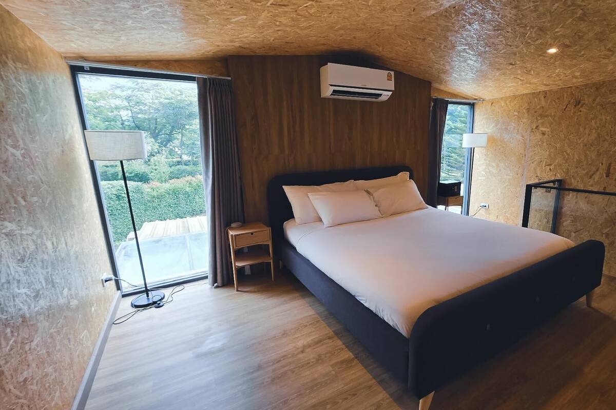Exdusive Duplex | In-room safe, blackout drapes, iron/ironing board, free WiFi